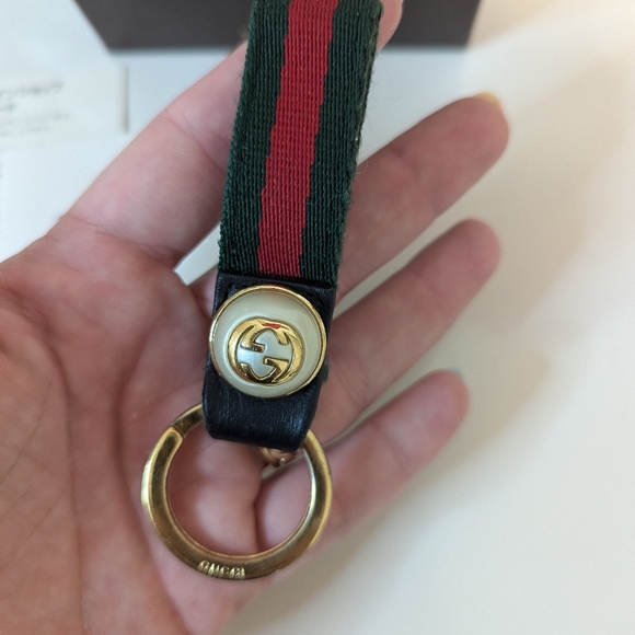 Gucci Sherry Lined Pearl GG keychain - Picture 12 of 16